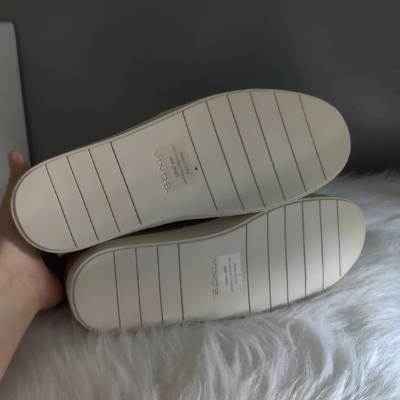*NIB* Vince Blair Quilted Slip On in Cobblestone - Picture 6 of 6